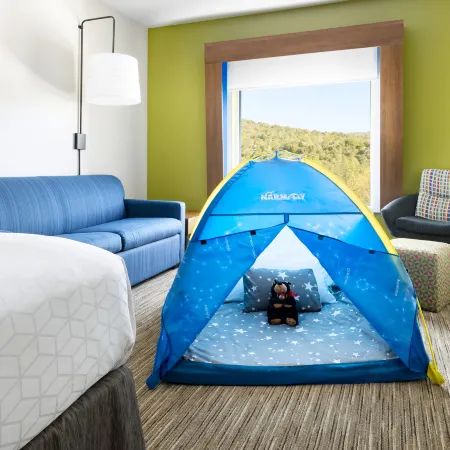 Holiday Inn Express & Suites OAKHURST-YOSEMITE PARK AREA by IHG