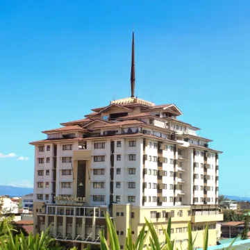 The Pinnacle Hotel and Suites