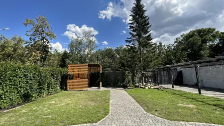 Fotofabrika - Unique Beautiful 3 Storeys House Отели рядом с достопримечательностью «Набережная им. Славского»