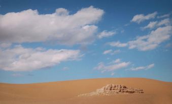 Enjoy the Starry and Desert Scenery Hotel