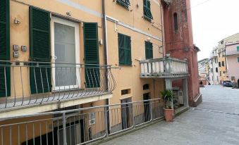 The Secret Corner of Riomaggiore! No Stairs, Easy Access!