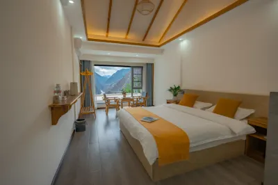 Shangri-La Central Tiger Leaping Canyon Dream Boutique B&B Hotels near Middle Tiger Leaping Gorge, Shangri-La, Yunnan