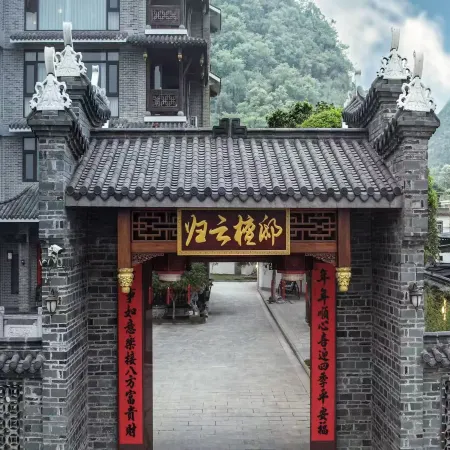 Zenith Cloud Manor