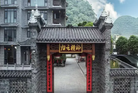 Zenith Cloud Manor Отели рядом с достопримечательностью «Yulong Bridge»