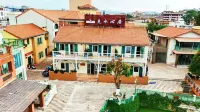 Jianshui Xinjuxin Healing Villa Lake View Hotel (Jianshui Ancient Town Chaoyang Building)