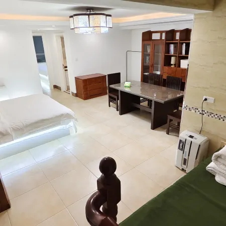 Light Luxury Banshan Hot Spring B&B (Tourism College Branch)