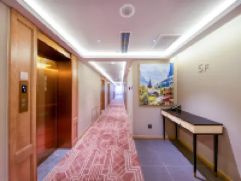 Vienna Hotel (Jubao Road, Zhidan County)