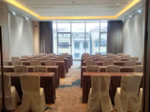 Elegant Hotel（Maoming Huazhou Branch） Hotels in Huazhou