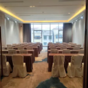 Elegant Hotel（Maoming Huazhou Branch）