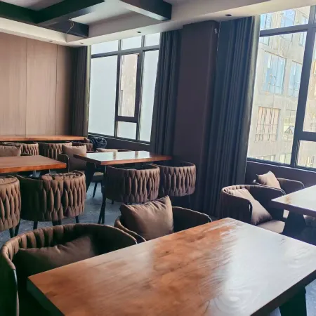 Lanfu Shiguang Hotel (Weining Caohai Station)