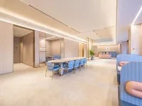 Hanting Hotel (Chongqing Yangjiaping Panlong Aoyuan Square Branch) Hotels near Jiu Longpo