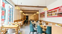 岷溪玥畔私湯民宿（畢棚溝景區理小路店）