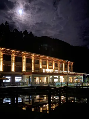 朗秋·泊岸山居 酒店
