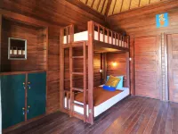 Uma Hostel Lembongan Hotels near تاماريند بيتش
