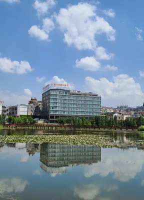 ViennaClassicHotel Hotel in zona Yunnan Xinxing Occupations Institute (North to Guolin)