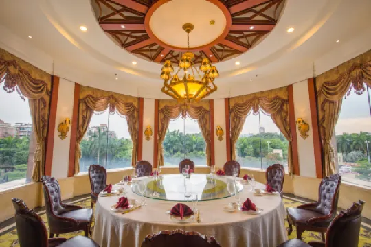 Palace International Hotel Отели рядом с достопримечательностью «Donghu Park»