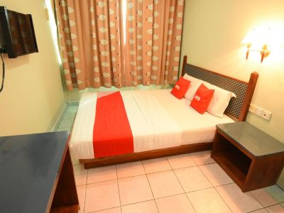OYO 89642 Highway Inn