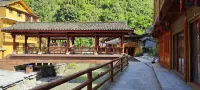 Jishou Delu Aya Inn Hotels near Dehang Canyon