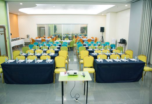 알리시아 아파텔의 야외 수영장