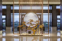 Nine View Lake Fondney Hot Spring Hotel فنادق في شينغ نينغ