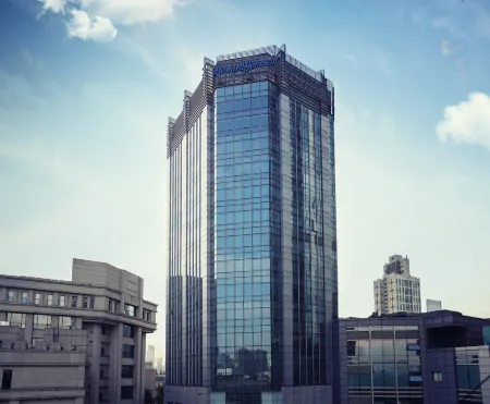 Howard Johnson Huaihai Hotel Shanghai Отели рядом с достопримечательностью «Laiyifen»