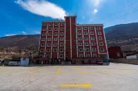 Junyue Hotel Hotels in Batang