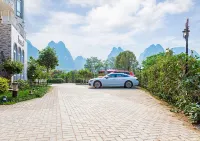 Yangshuo Yulong River Castle - parking