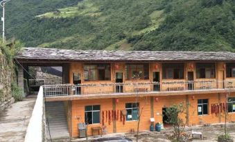 Gongshan Qiuna Tong Atujia Homestay