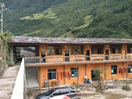 Gongshan Qiuna Tong Atujia Homestay
