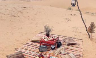Dunhuang wild luxury desert camping hotel