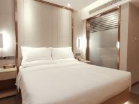 潮漫酒店(珠海拱北口岸轻轨总站店) - 品质致选大床房