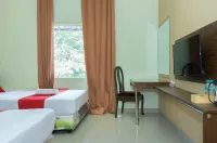 RedDoorz Near Alun Alun Madiun Hotels in Madiun