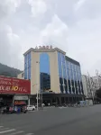 Mountains & Rivers Hotel