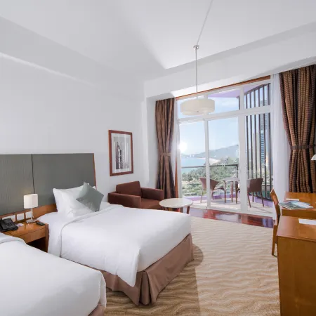 Novotel Nha Trang Отели рядом с достопримечательностью «Пляж Хон-Чонг»