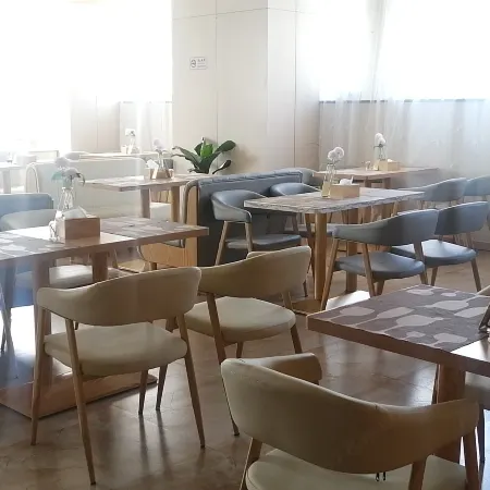 Manyue Art Hotel (Yichun Municipal Government Railway Station)
