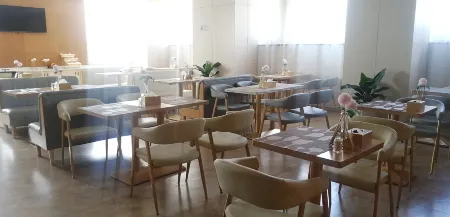 Manyue Art Hotel (Yichun Municipal Government Railway Station) Отели рядом с достопримечательностью «Yichun University Vocational and Technical College»