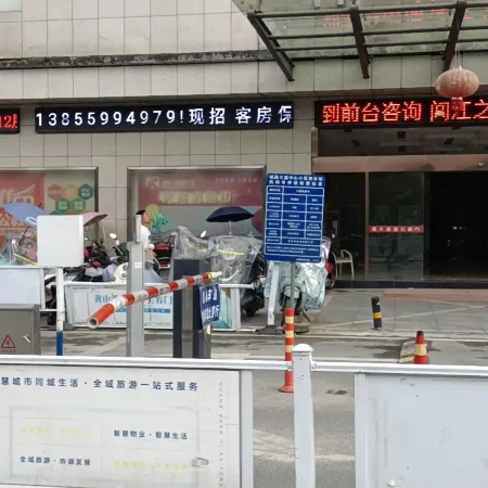 Anmen Huachen Hotel