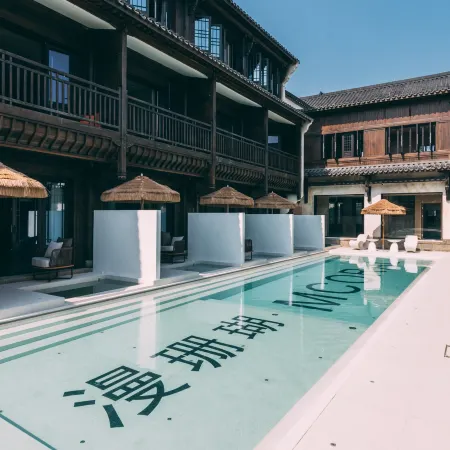 Jiande Man Coral Hot Spring Resort Hotel