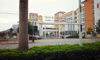 Jingzhiyue Hotel (Nanning Xianhu Oriental Plaza store) - Housity