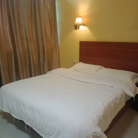 Luocheng Jindi Business Hotel
