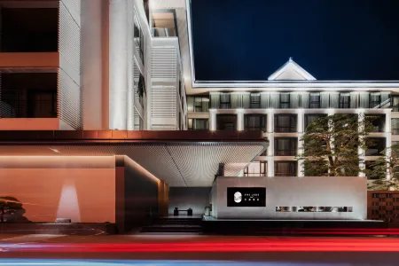 Mile Yuehu Hotel (Huquan) Отели рядом с достопримечательностью «Honghe Nativeland»