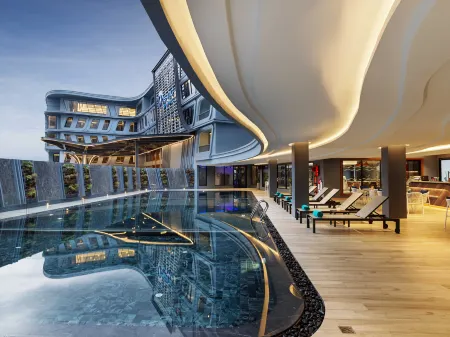 The Oceanic Sportel Phuket Отели рядом с достопримечательностью «VR COMPUTER PHUKET»