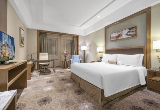 3. 라마다 플라자 ..