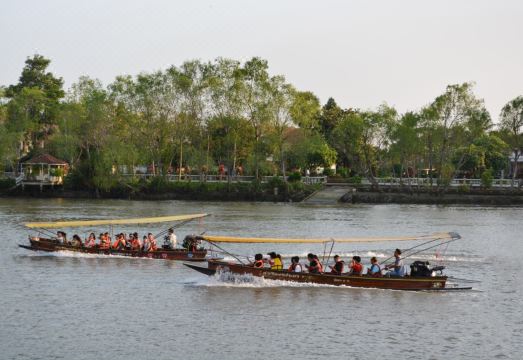 더 그레이스 암파와