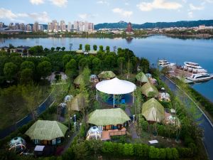 Suining ShouZuo Starry Sky Lodge