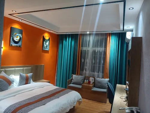 Ninglang Fenghuaxueyue Hotel