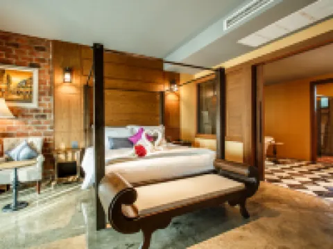 Hotel de l'Amour Hotels in Prakhon Chai