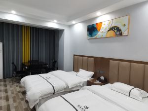 Huangping Hongtai Business Hotel