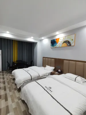 Huangping Hongtai Business Hotel Отели рядом с достопримечательностью «Четырехпикн Площадь»