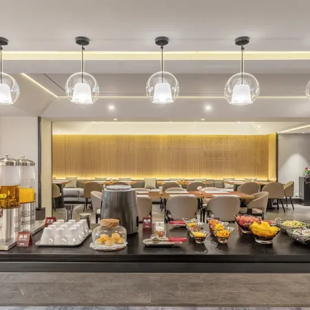 Jiugetangli Hotel(Jinan Daming Lake Quancheng Square Store)